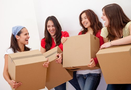 Residential moving truck support for flats and houses in Southgate