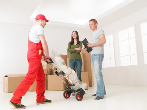 Example local move showing furniture and boxes for Southgate households